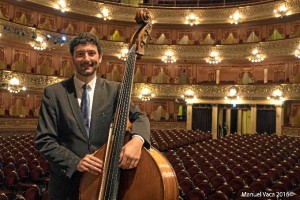 El contrabajista onubense José Luis Sosa Muñiz es miembro de la West-Eastern Divan de la Fundación Barenboim-Said.  /Foto: Manuel Vaca. 