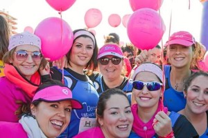 Susana ha vivido momentos muy duros estos años, pero no ha perdido las ganas de vivir. / En la imagen, participando en uan carrera solidaria contra el cáncer de mama.