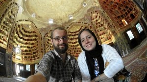 Un viaje que les ha llevado a conocer diferentes culturas y religiones. En la imagen, en Irán, en el santuario del Jeque Safi Al Din en Ardebil