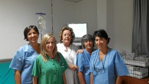 En la imagen, la doctora Cinta Vidal -la primera por la derecha- junto a algunos integrantes de la Unidad de Patología Endometrial del Complejo Hospitalario de Huelva.