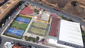 Vista aérea de las pistas municipales de pádel y de tenis de Aljaraque.