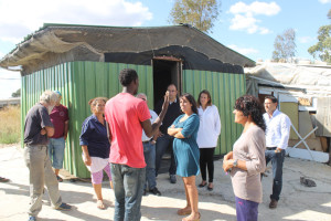 Visita realizada la semana pasada al asentamiento chabolista ubicado en la zona de Las Metas por las concejalas de Políticas Sociales e Igualdad y Participación Ciudadana, Alicia Narciso y María José Pulido, respectivamente.