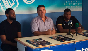 Un momento de la presentación de los jugadores del CDB Enrique Benítez. / Foto: @CDB_EBenitez.