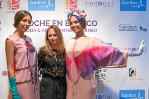 La artista siente pasión por el mundo de la moda desde su infancia, de niña ya diseñaba sus propios vestidos.