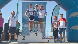 Podio masculino de la prueba celebrada en Punta Umbría.