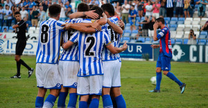 El Recre celebra una de sus goles ante el Extremadura. / Foto: Pablo Sayago.