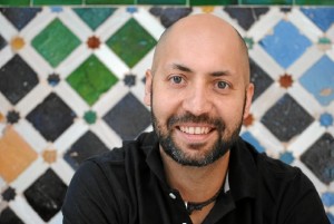 El autor onubense Adrián González.