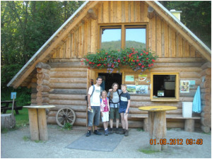 David de senderismo con la familia Egger en Austria.