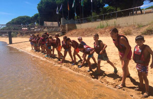 Los niños se conciencian del cuidado de la ría y el respeto por el medio marino.