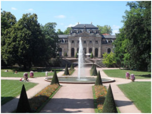 Orangerie, Palacete del siglo XVIII que alberga actualmente parte del hotel Maritim, el lugar de trabajo del onubense.