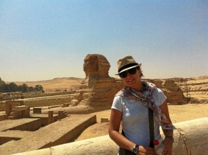 La onubense, frente a uno de los monumentos más  emblemáticos: la Gran Esfinge de Guiza. 