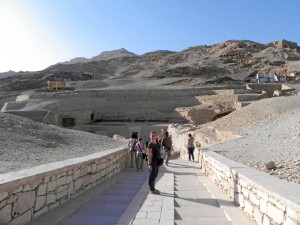 Entrada a una de las múltiples tumbas de nobles situadas muy cerca del templo de Tutmosis III. 