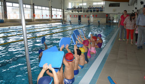 La alcaldesa de Almonte, Rocío Espinosa, ha visitado varias de estas escuelas.