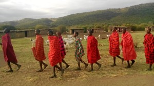 Con los Masai, una de las tribus más conocidas de África, en un viaje que el onubense realizó a Kenia.