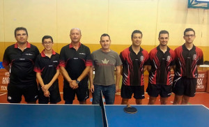 Conservas Reina del Gudiana y San Juan de Aznalfarache, momentos antes de comenzar su partido de la Tercera División.