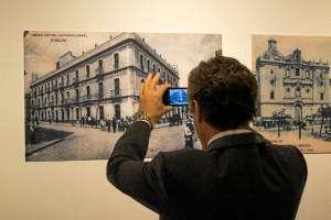 La muestra presenta en formato ampliado 30 vistas de Huelva tomadas en el periodo 1892-1910.