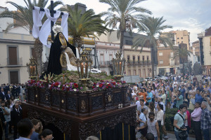 La Plaza de San Pedro volvió a ser testigo del procesionar de la Virgen de las Angustias