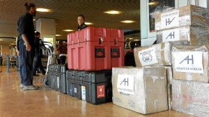 Carga del material en la Terminal 1 de Barajas con destino a República Dominicana (Santo Domingo), desde por convoy, en carretera, fue trasladado hasta Puerto Príncipe.