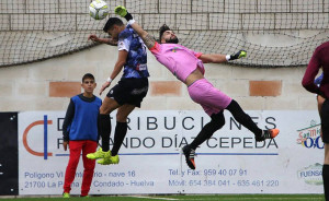 El Pinzón buscará dar el salto en la tabla con una victoria ante el Cartaya. / Foto: Antonio Alcalde.