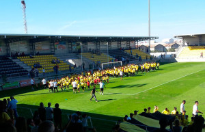 Antes del encuentro se celebraron diversos actos conmemorativos del 60 Aniversario de la fundación del San Roque de Lepe. / Foto: @Aurinegros.