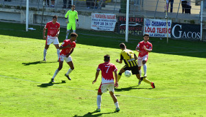 Un partido que tenía muy franco se lo complicó el cuadro de Lepe, aunque al final lograra la victoria. / Foto: San Roque de Lepe.