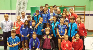 Los ganadores del torneo de bádminton base celebrado en Huelva.