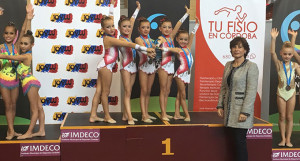 El equipo Benjamín Copa, con la medalla de oro obtenida en Córdoba.