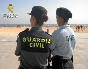 La Guardia Civil en colaboración con la GNR portuguesa intervienen una embarcación de recreo por pesca ilegal