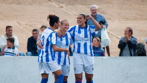 Vera Diatel celebrando un gol de Martín-Prieto en un partido con el Levante.