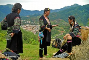 Vestimenta típica de mujeres de una de las tribus del norte de Vietnam, con las que Carlos pasó dos días.