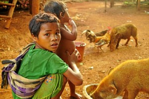 Niños en una aldea del centro de Laos.