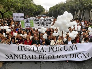 Marcha convocada por el colectivo 'Huelva por una sanidad digna'.