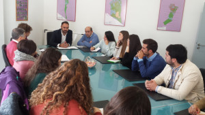 Reunión del delgado con alumnos de la UHU.