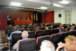 Un momento de la presentación de la novela 'La noche de los cascabeles mudos'.