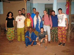 Encuentro entre profesores, estudiantes de la Universidad de Huelva  y miembros del Departamento Agroforestal del Instituto Jane Goodall España con  autoridades locales de Dindefelo de cara a la presentación del proyecto.