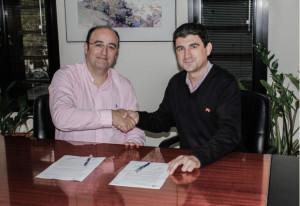 Marcos Martín y Emilio Fernández durante el acto de firma de la Política de Igualdad de EMAHSA.