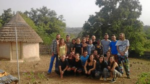 Encuentro entre profesores, estudiantes de la Universidad de Huelva  y miembros del Departamento Agroforestal del Instituto Jane Goodall España con  autoridades locales de Dindefelo de cara a la presentación del proyecto.