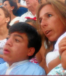 El joven Jaime, junto a su madre, la presidenta de la Fundación Laberinto, Pilar Pereda. 