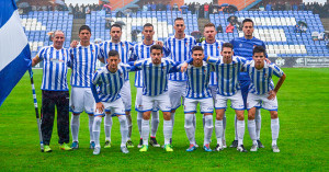 Formación del Recre en el partido de la lluviosa mañana ante el Lorca. / Foto: Pablo Sayago.