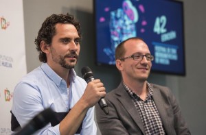 El actor y el director del Iberoamericano en rueda de prensa.