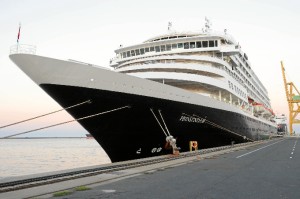 El buque desatracará a las 17.00 horas con destino al Puerto de Lisboa.