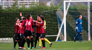 Las jugadoras del Sporting celebran el primero de los goles. / Foto: www.lfp.es.