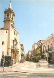 Iglesia de la Purísima Concepción con su exornado reloj.