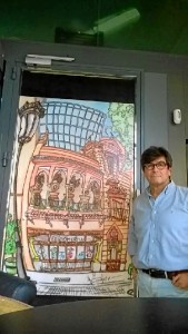 Andrés Espuelas, con la obra.