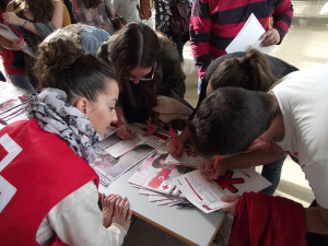 Son muchos los estudiantes que se animan a colaborar con entidades sociales.