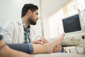 En su consulta, el doctor Lara utiliza los tratamientos más punteros.