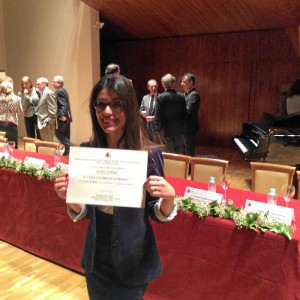 Lydia Nacimiento, profesional onubense que destaca en el estudio del acoso escolar. En la imagen, recibiendo el Tercer Premio Nacional Fin de Carrera a la Excelencia en el rendimiento académico universitario por sus estudios de Psicopedagogía.