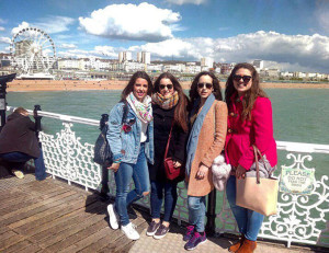 Tenía el títuo B2 de Inglés. / En Brighton con unas amigas. 