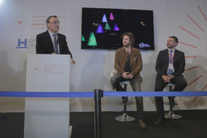 Ignacio Caraballo, Manuel Carrasco y durante la presentación en Fitur.