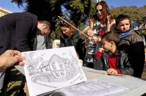 La cita ha albergado alleres infantiles de dibujo con los coloreables del artista onubense Andrés Espuela.